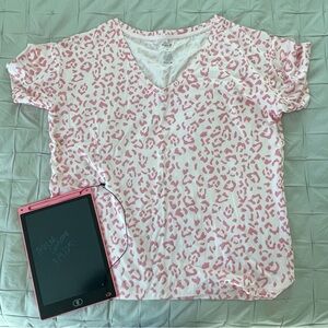 Kyte Baby Sakura Leopard Adult V-Neck T-Shirt